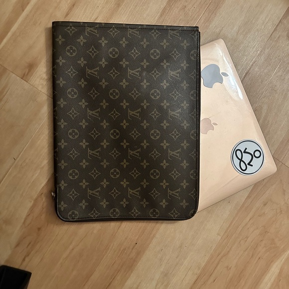 Authentic Louis Vuitton Monogram Document Laptop Case - Picture 12 of 15